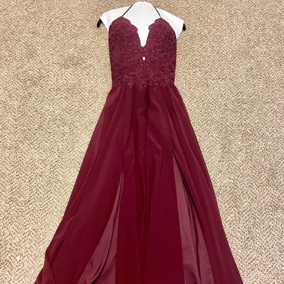 Zoey Gray maroon prom/formal dress, size four, worn once, no damages - Picture 1 of 7